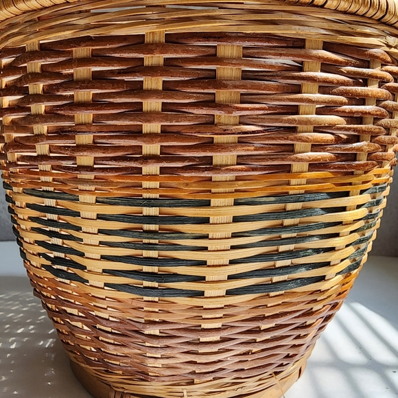 Large Vtg wicker planter basket - Picture 2 of 8